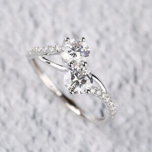 💞 Beautiful Twisted Double Round Trendy Pure Zircon Rings for Women, PD243